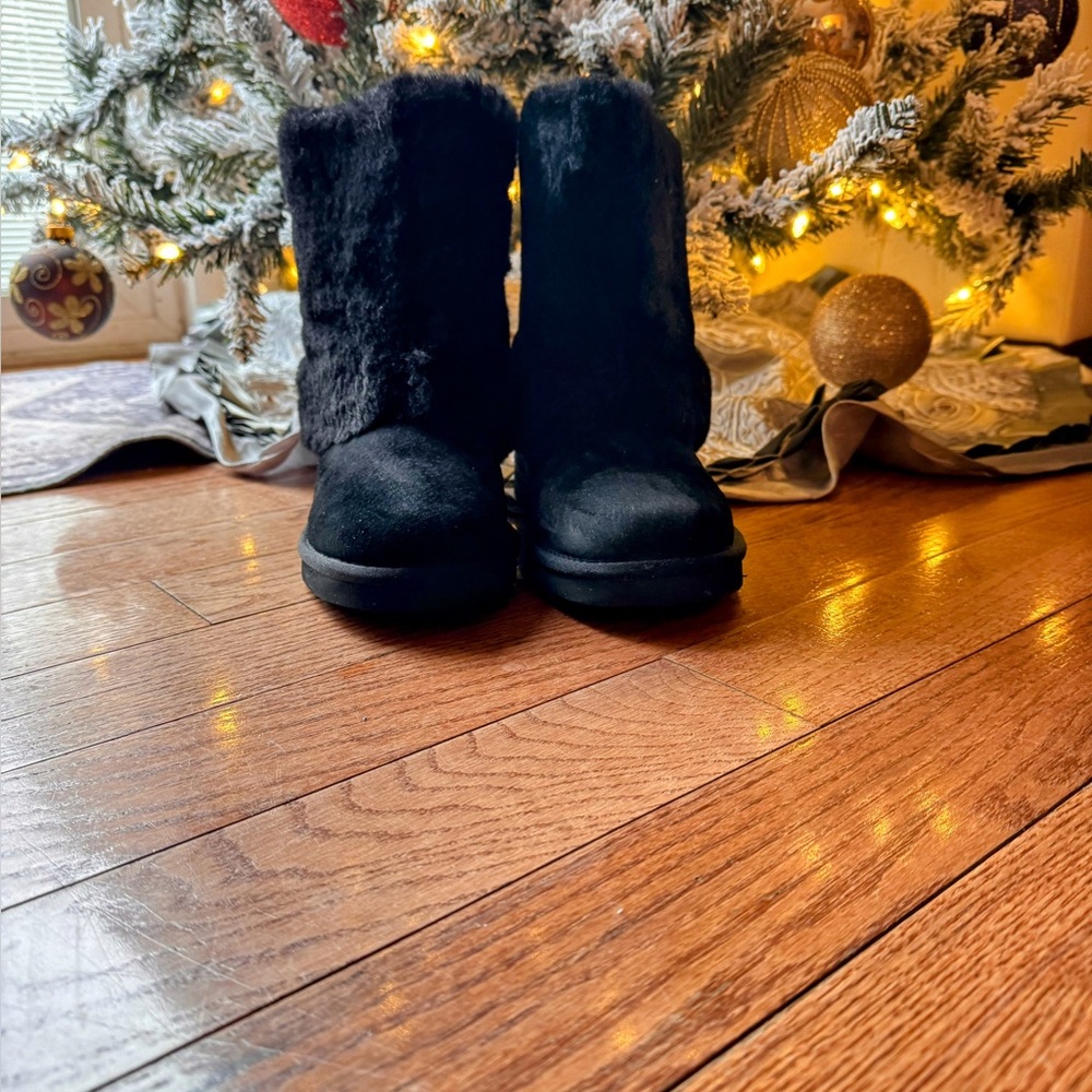 UGG Australia Patten Black Suede Sheepskin Winter Boots Pull on